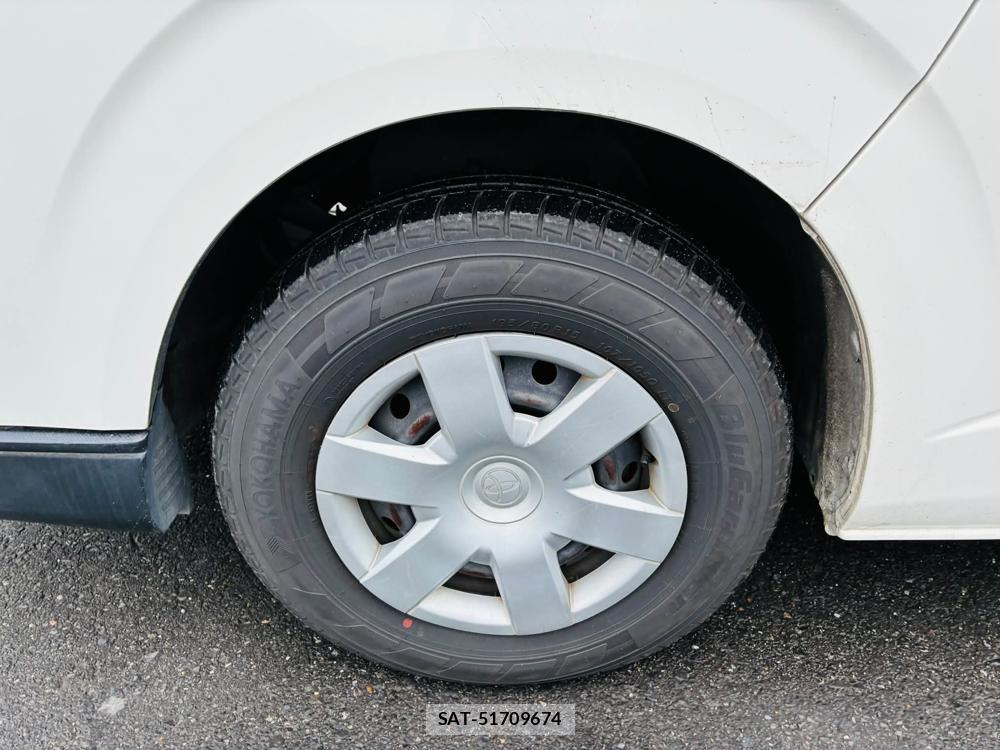 Toyota HIACE VAN 2019-03 7489905-29