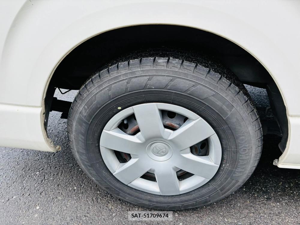 Toyota HIACE VAN 2019-03 7489905-30