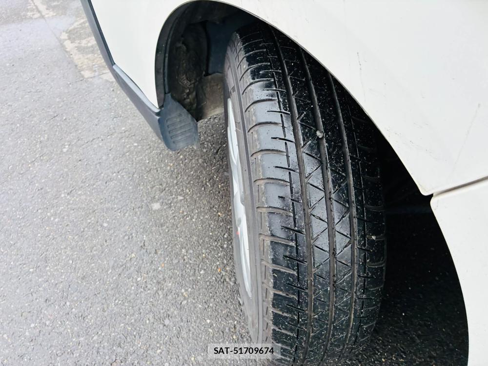 Toyota HIACE VAN 2019-03 7489905-32