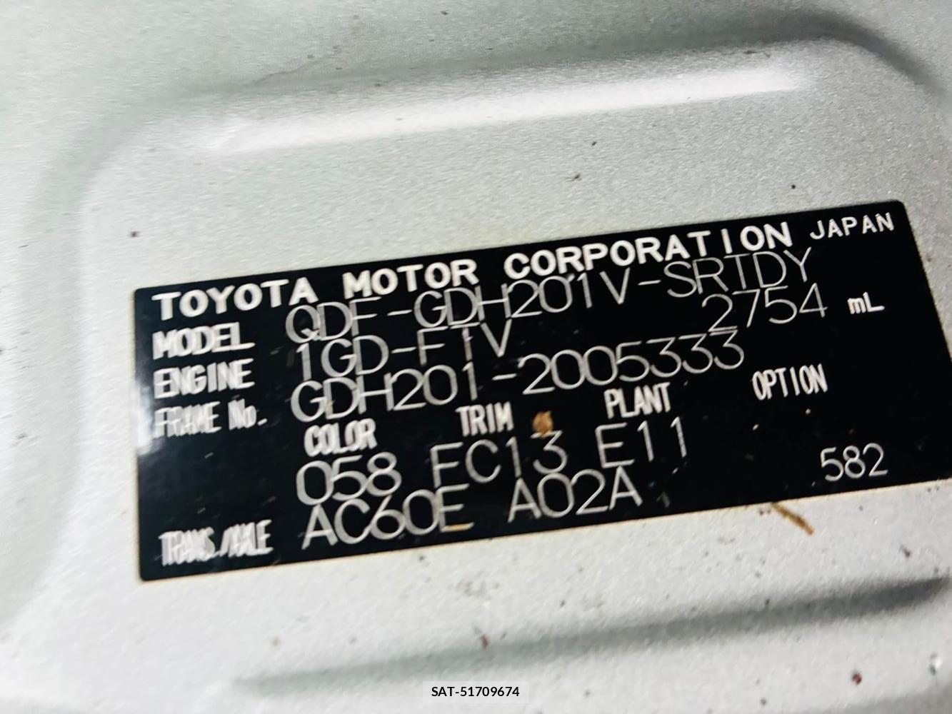 Toyota HIACE VAN 2019-03 7489905-34