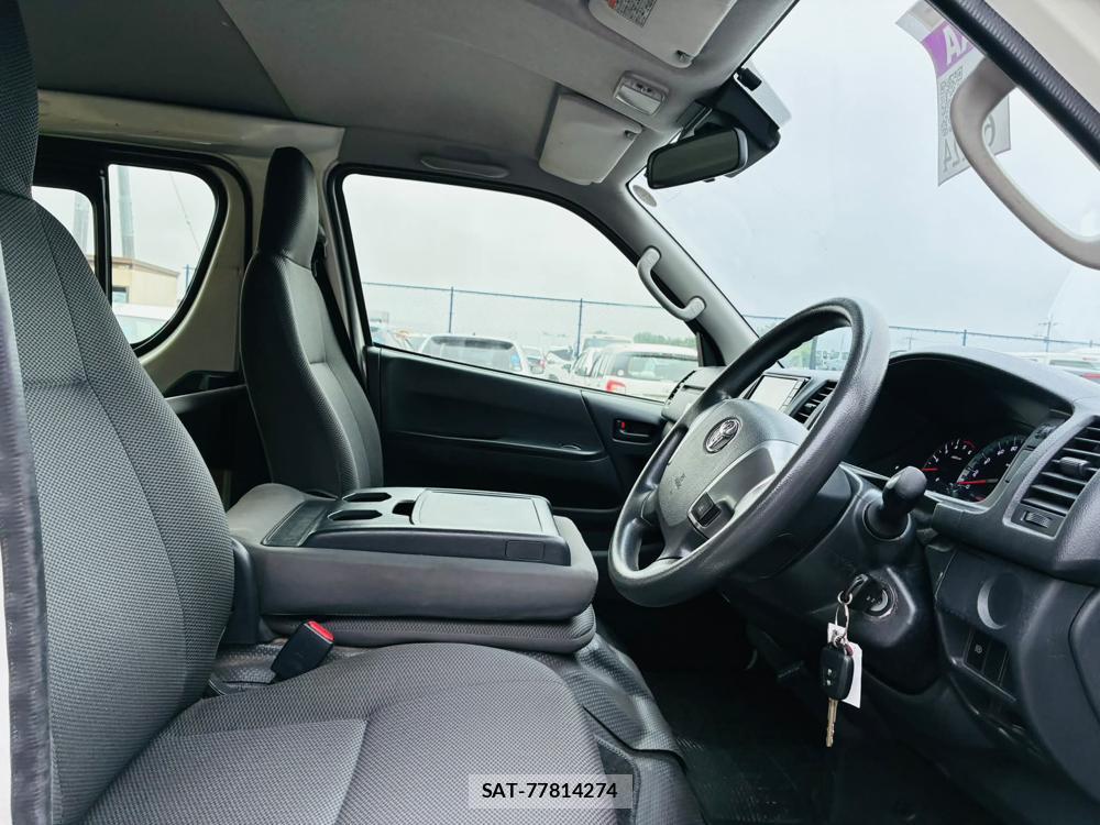 Toyota HIACE VAN 2019-03 7471408-11