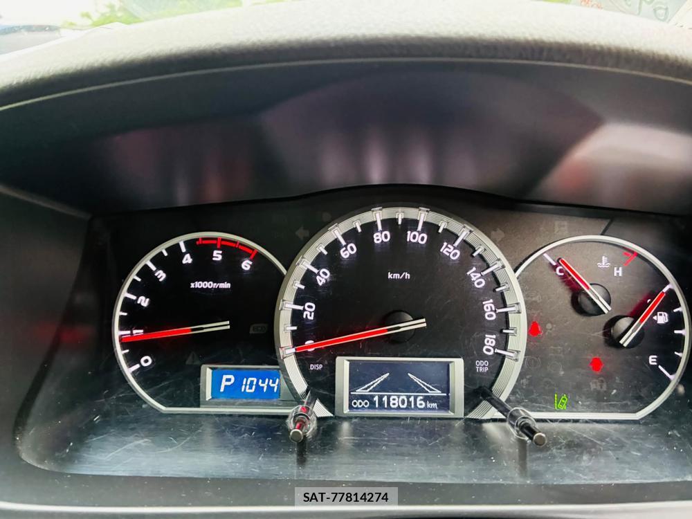 Toyota HIACE VAN 2019-03 7471408-15