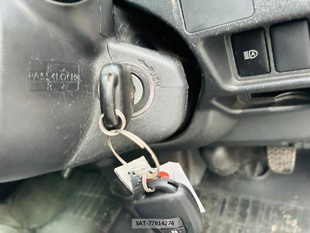 Toyota HIACE VAN 2019-03 7471408-16