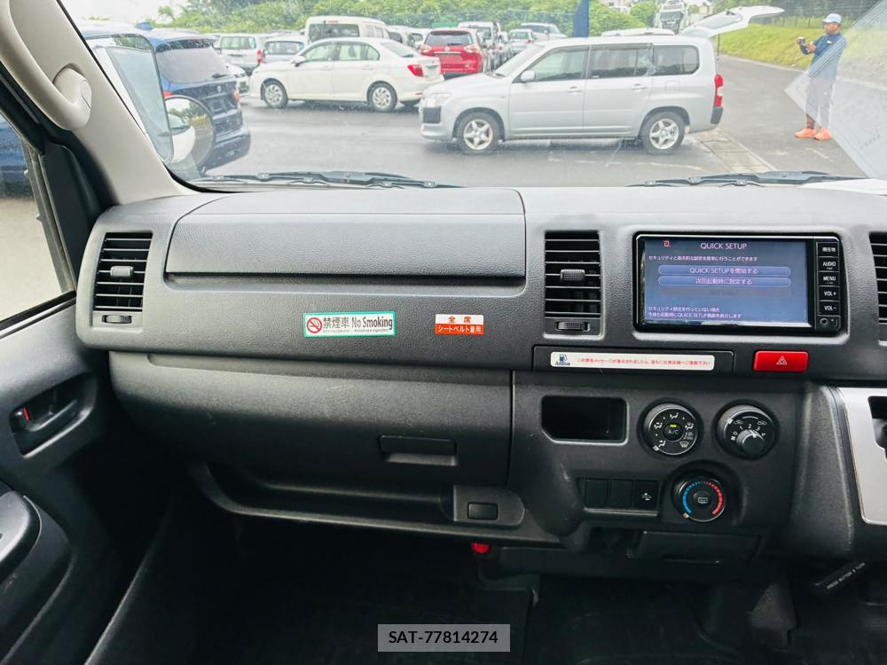 Toyota HIACE VAN 2019-03 7471408-17