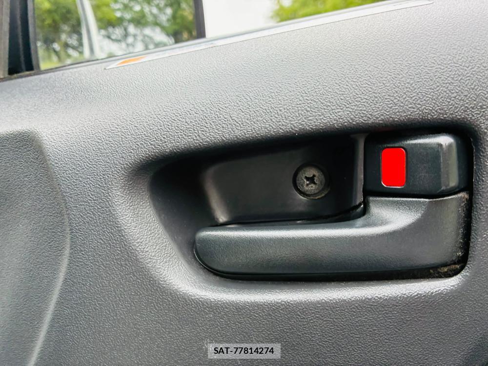 Toyota HIACE VAN 2019-03 7471408-20