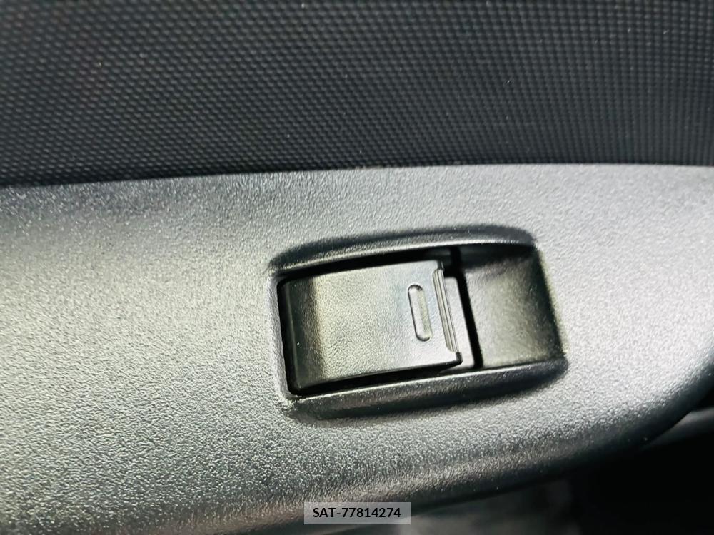 Toyota HIACE VAN 2019-03 7471408-23
