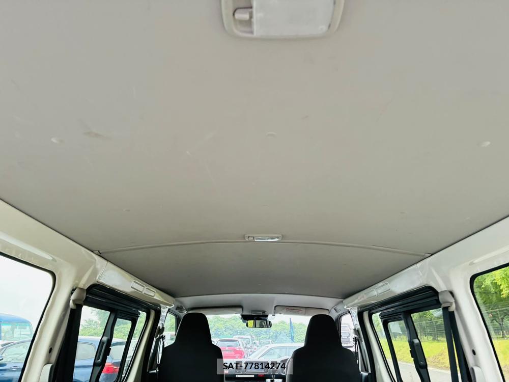 Toyota HIACE VAN 2019-03 7471408-24
