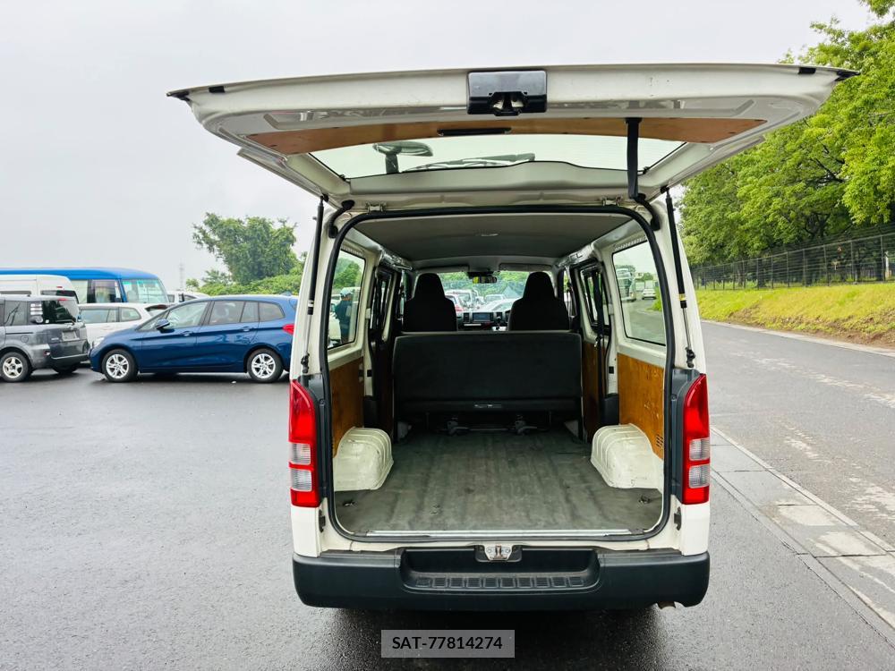 Toyota HIACE VAN 2019-03 7471408-26