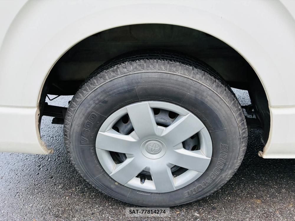 Toyota HIACE VAN 2019-03 7471408-27