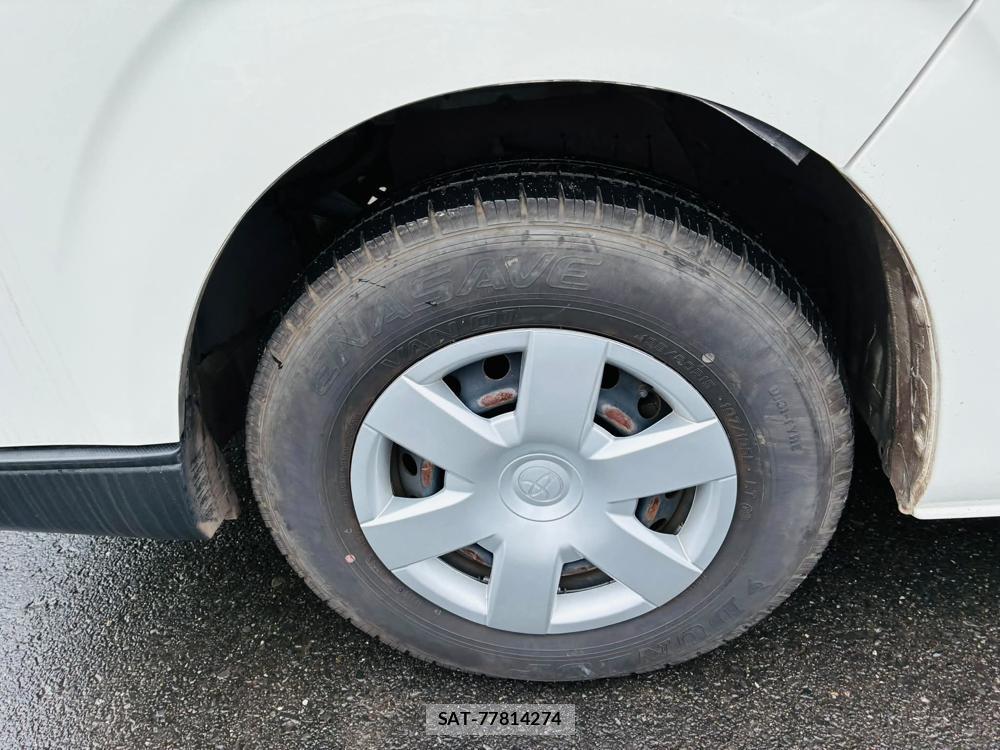 Toyota HIACE VAN 2019-03 7471408-29