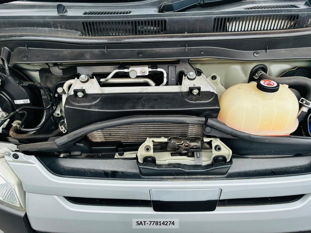 Toyota HIACE VAN 2019-03 7471408-33