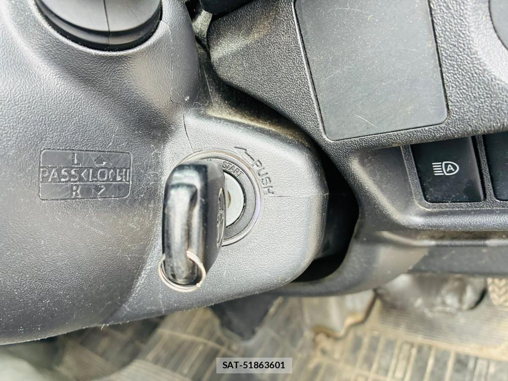 Toyota HIACE VAN 2020-05 7840048-16