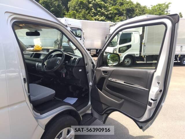 Toyota HIACE VAN 2015-12 7876719-24