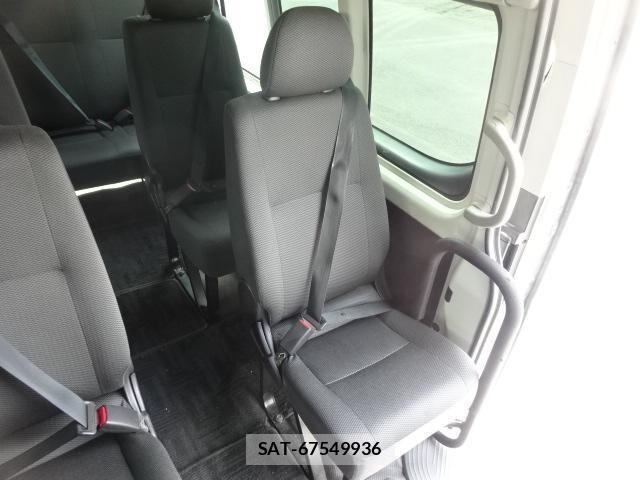 Toyota HIACE VAN 2015-04 7902685-15