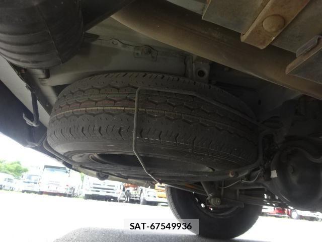 Toyota HIACE VAN 2015-04 7902685-24