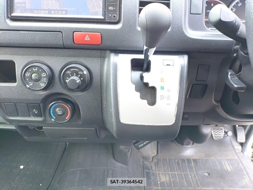 Toyota HIACE VAN 2019-06 7903883-9
