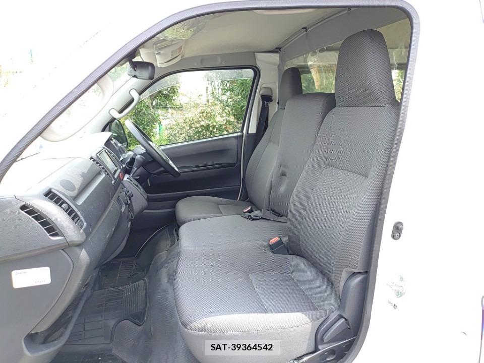 Toyota HIACE VAN 2019-06 7903883-11