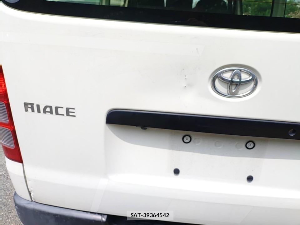 Toyota HIACE VAN 2019-06 7903883-23