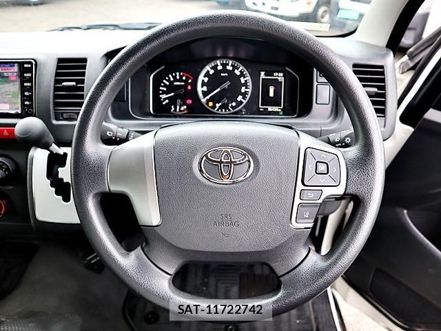 Toyota HIACE VAN 2022-03 7961917-3