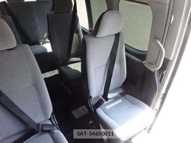 Toyota HIACE VAN 2019-04 7979386-14