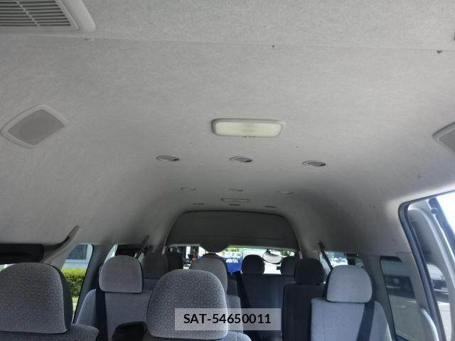 Toyota HIACE VAN 2019-04 7979386-19