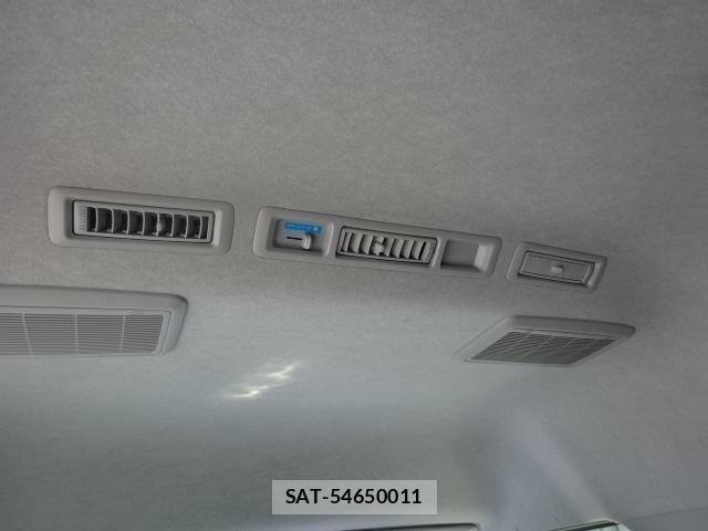 Toyota HIACE VAN 2019-04 7979386-21