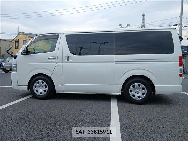 Toyota HIACE VAN 2022-10 8035841-10