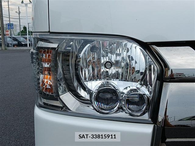 Toyota HIACE VAN 2022-10 8035841-11