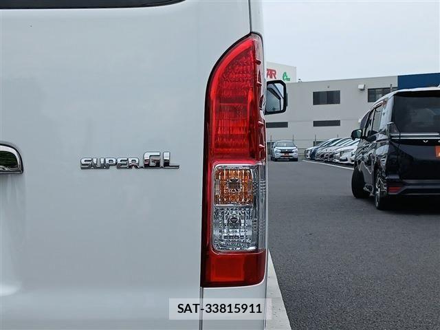 Toyota HIACE VAN 2022-10 8035841-12