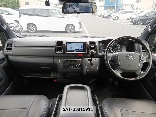 Toyota HIACE VAN 2022-10 8035841-16