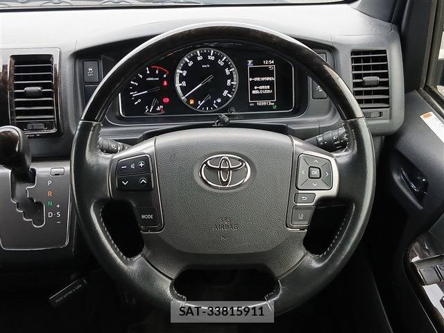 Toyota HIACE VAN 2022-10 8035841-17