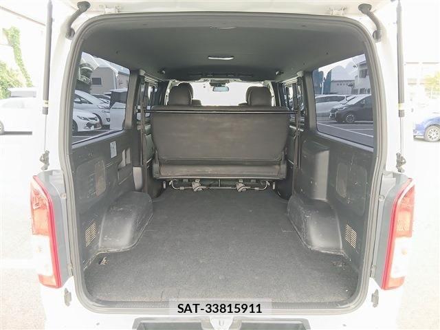 Toyota HIACE VAN 2022-10 8035841-18