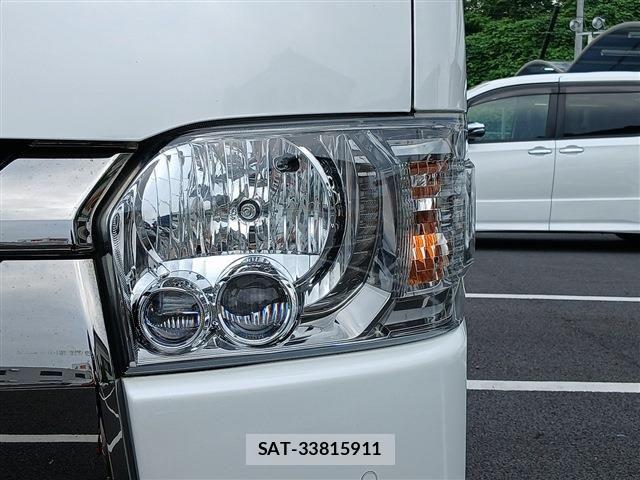 Toyota HIACE VAN 2022-10 8035841-26