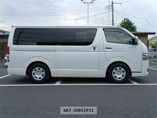 Toyota HIACE VAN 2022-10 8035841-8