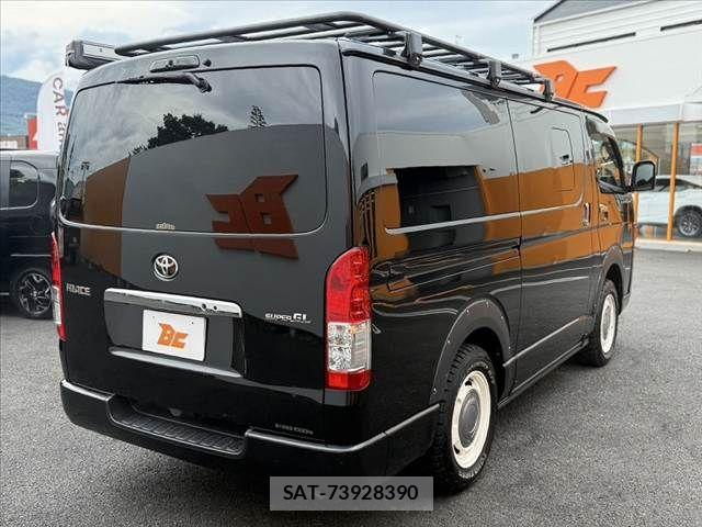 Toyota HIACE VAN 2022-12 8035840-12