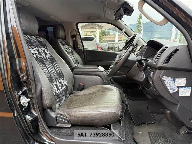 Toyota HIACE VAN 2022-12 8035840-15