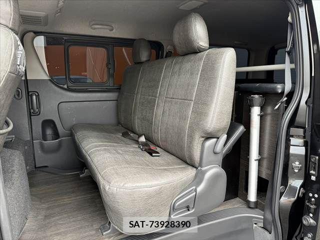 Toyota HIACE VAN 2022-12 8035840-17