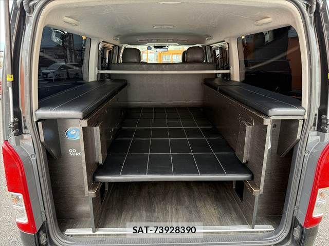 Toyota HIACE VAN 2022-12 8035840-18