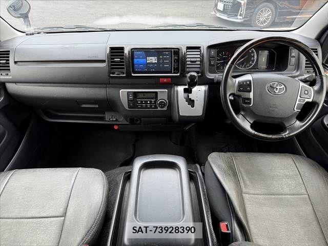 Toyota HIACE VAN 2022-12 8035840-1