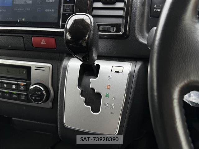 Toyota HIACE VAN 2022-12 8035840-24
