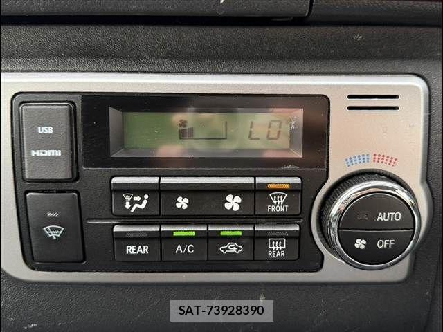 Toyota HIACE VAN 2022-12 8035840-25