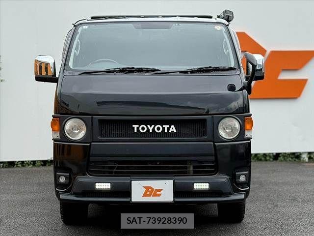 Toyota HIACE VAN 2022-12 8035840-8