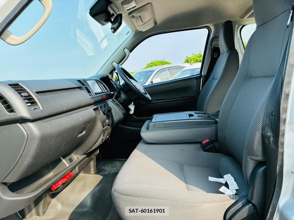 Toyota HIACE VAN 2019-02 7972165-9