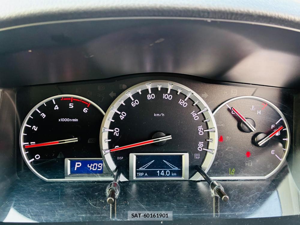 Toyota HIACE VAN 2019-02 7972165-14
