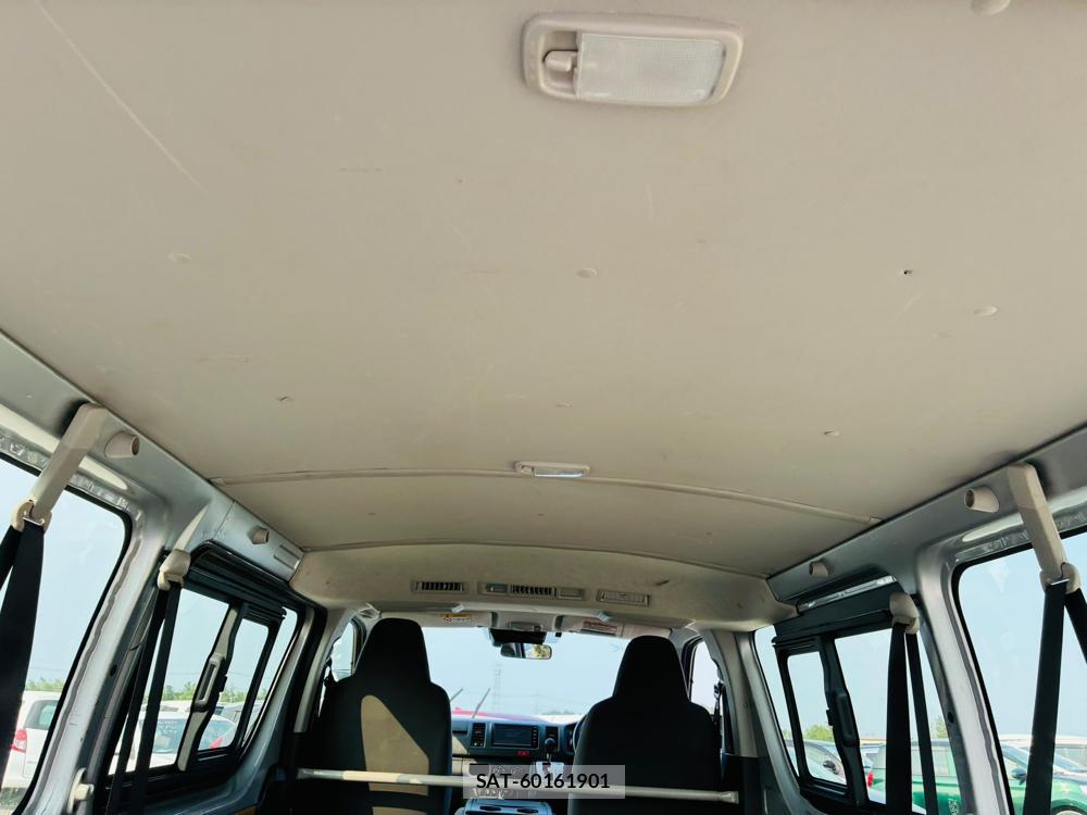 Toyota HIACE VAN 2019-02 7972165-21