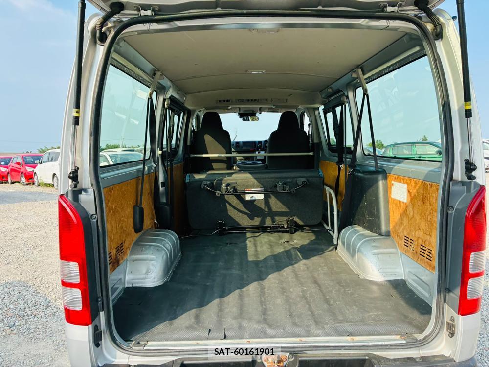 Toyota HIACE VAN 2019-02 7972165-22