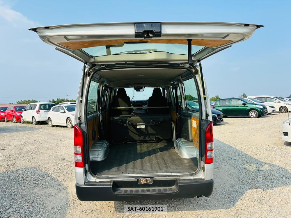 Toyota HIACE VAN 2019-02 7972165-23