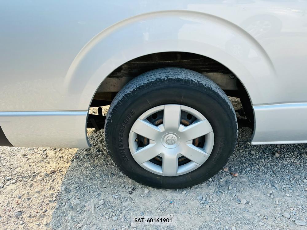 Toyota HIACE VAN 2019-02 7972165-24