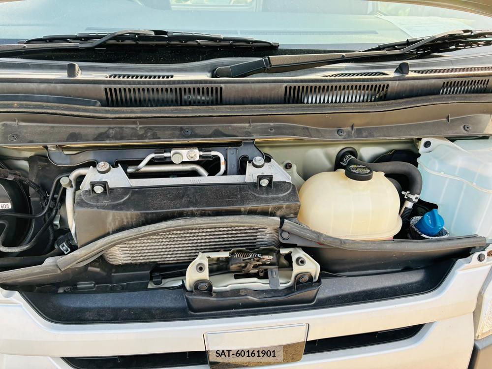Toyota HIACE VAN 2019-02 7972165-30