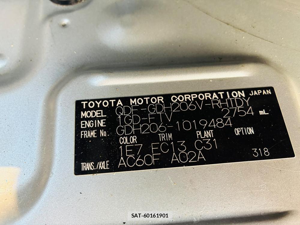 Toyota HIACE VAN 2019-02 7972165-31